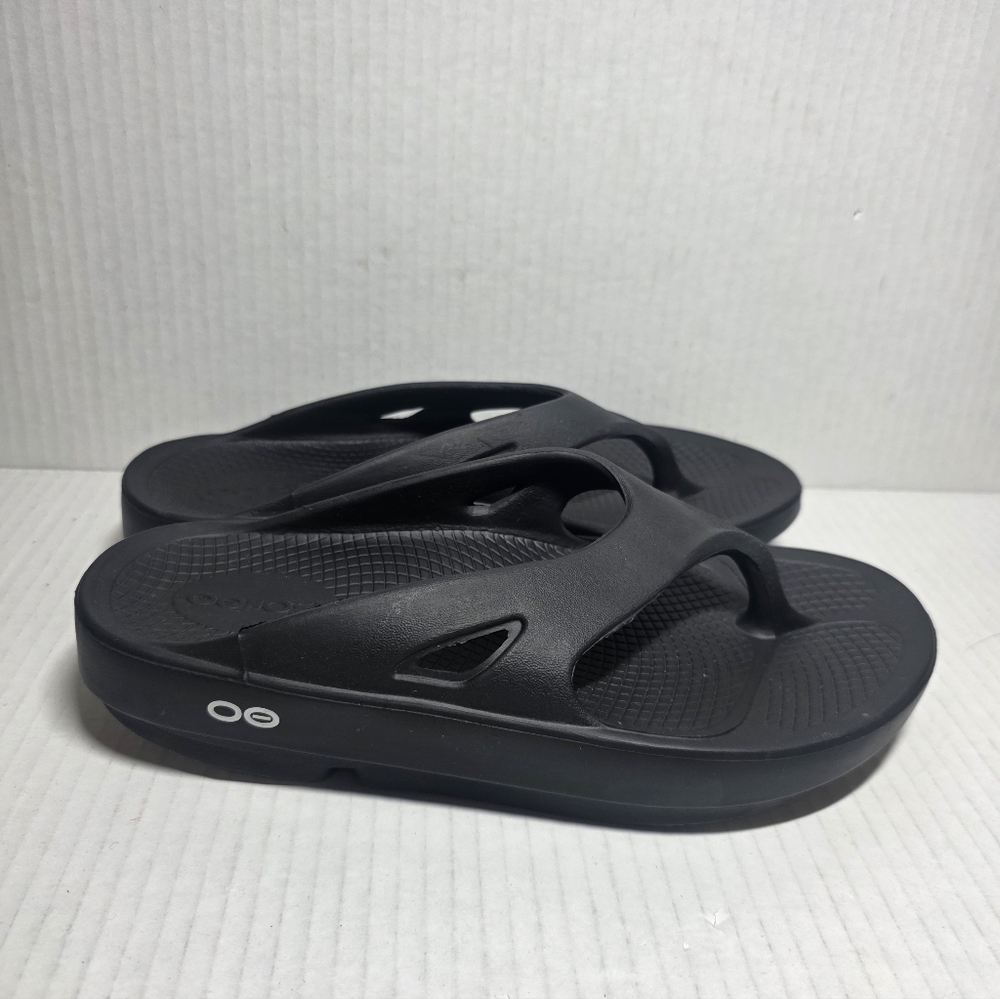 Oofos Original Unisex Recovery Thong Flip Flops Sandals Black Men’s 5 Women’s 7